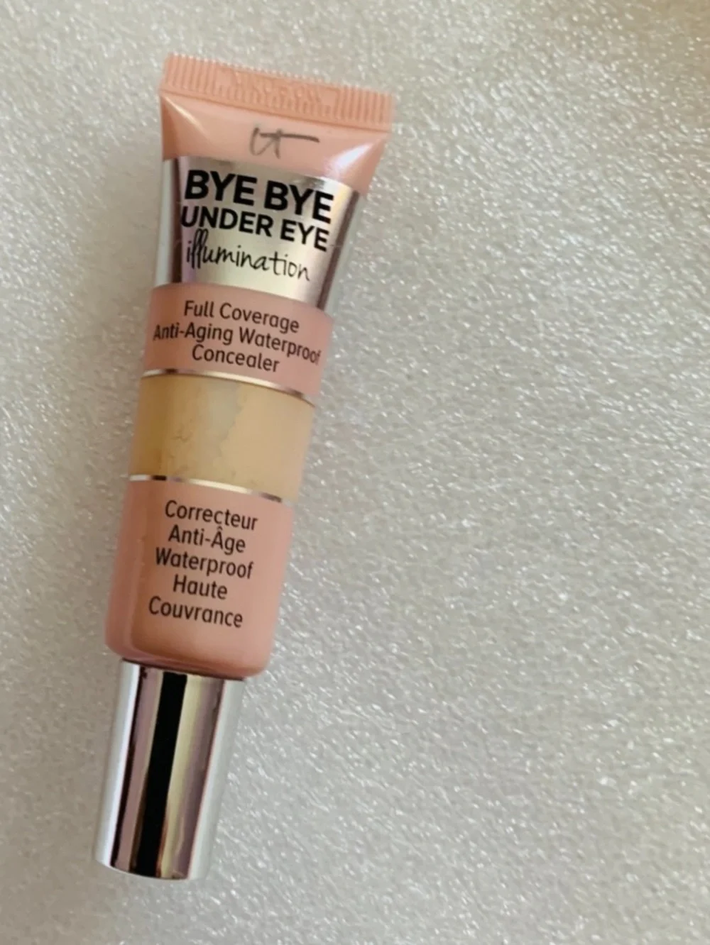 it cosmetics Bye Bye Under Eye Illumination Concealer Shade 10. 5 Light
